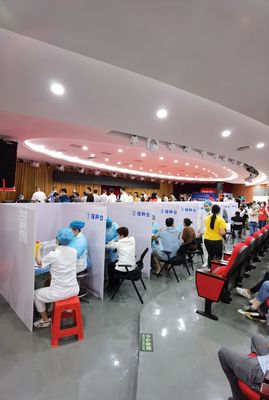 高效有序，鳳凰街道4小時(shí)完成1200劑次新冠疫苗接種，展現(xiàn)大型活動(dòng)組織服務(wù)典范
